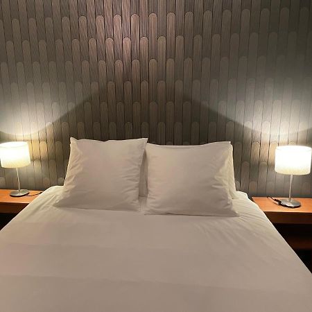 ריימס Appartement De Charme Au Pied De La Basilique Saint Remi מראה חיצוני תמונה