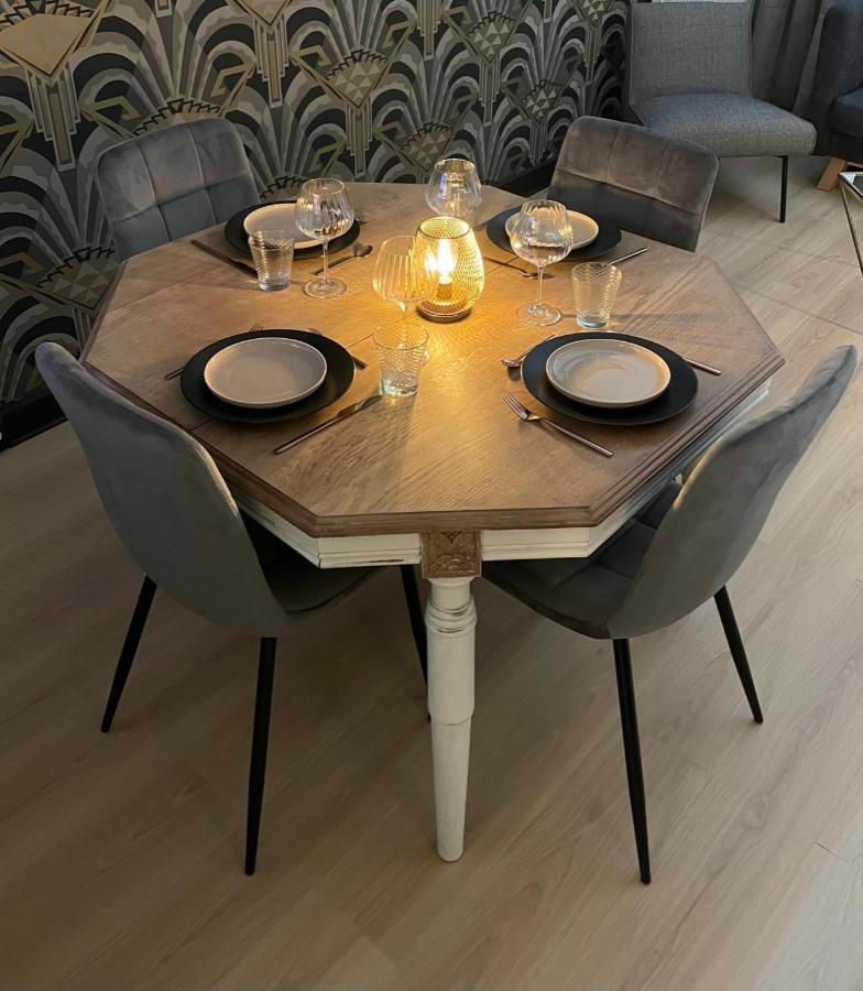 ריימס Appartement De Charme Au Pied De La Basilique Saint Remi מראה חיצוני תמונה